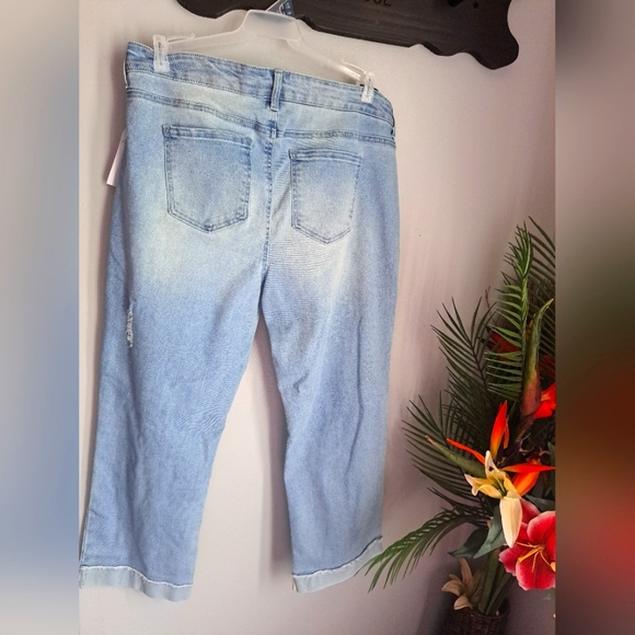 Time and Tru Maternity Boyfriend Jeans Sz XL (16-18) NWT Comfort Light - Picture 4 of 5